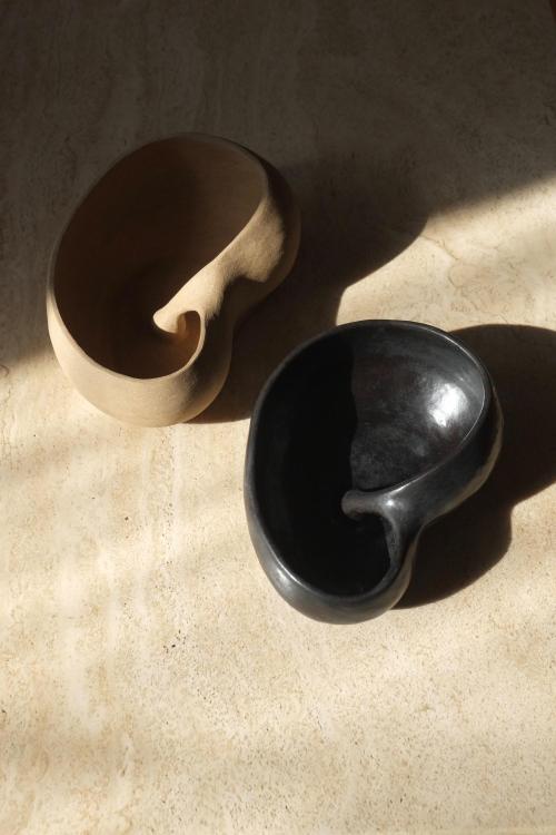 These vessels by Charlyn Reyes of somewhat aortic reference are really refreshing on the eyes. The b