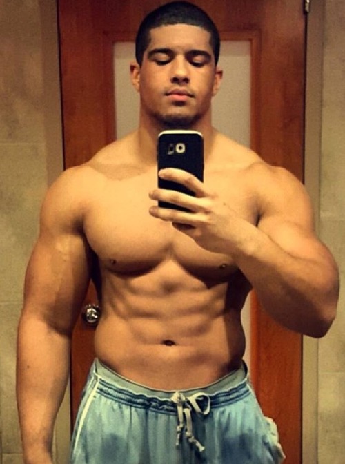 XXX musclebruh:  DAMN HE’S FUCKING SEXY  photo