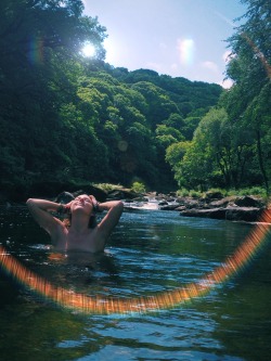 vhord:  strictly nature  Nude swimming is a beautiful thing.
