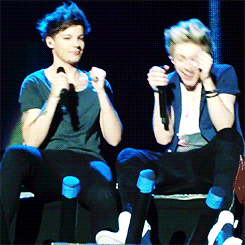 boyfriendsandbeanies:   when something was thrown at niall x   