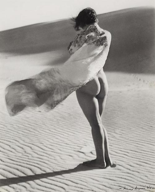 loveinaromanticcity:  Nude on the dunes, c. 1930s, by Max Dupain 