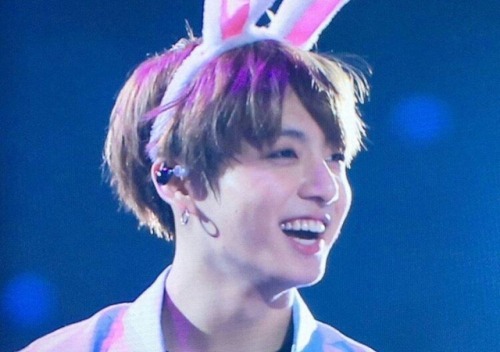 lucas-is-mine:in case you’re having a bad day, here’s a SMILEY BUNNY for you.
