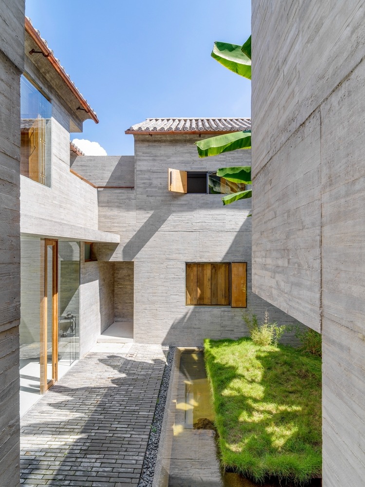 kazu721010:  Sunyata Hotel in Dali Old Town / Zhaoyang ArchitectsPhotos © Jonathan