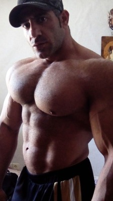 bbfan:  musclecrushes:  musclegodselfies:  Saeed Khanehsaz  I’m yours.  Awesome Lighting on this Big Guy