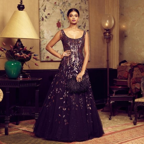 Designer: Tarun Tahiliani