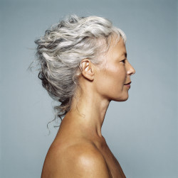 bootieking:  plansfornigel:  screaming—banshee:  littleforestbats:  violenceandscience: Silver/white hair love    Silver foxes.  This reminds me of my mama. She’s in her early 50s but is completely gray, and she’s trying to embrace the silver hair