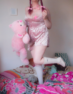 softpinkplush:Baby jumps on the bed when she’s home alone~