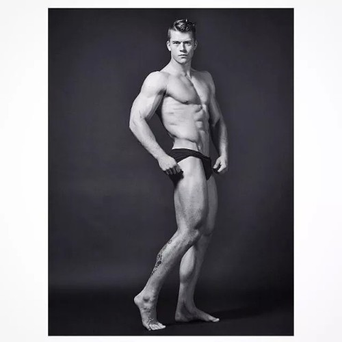 alealexx9:  Kaz van der Waard (x) 