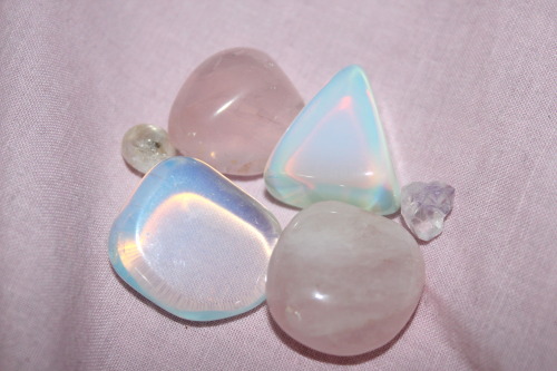 soyunaflor:I’m in love with my opals ❤‿❤*:･ﾟ✧