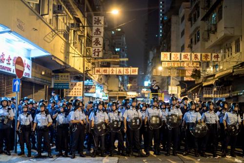 koimizu:  Meanwhile in HONG KONG (25 Nov 2014) Hong Kong authorities arrested protesters and tore down barricades in Mongkok, the scene of some of the more violent clashes to take place during nearly two months of pro-democracy sit-ins. Riot and tactical