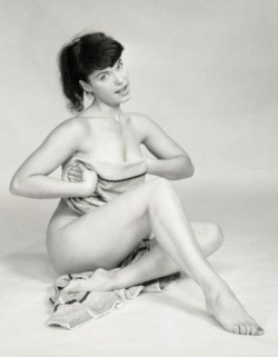 retrogasm:  I finally got to watch Bettie Page Reveals All last night.  What an amazing documentary.  So today I have Bettie on the brain…