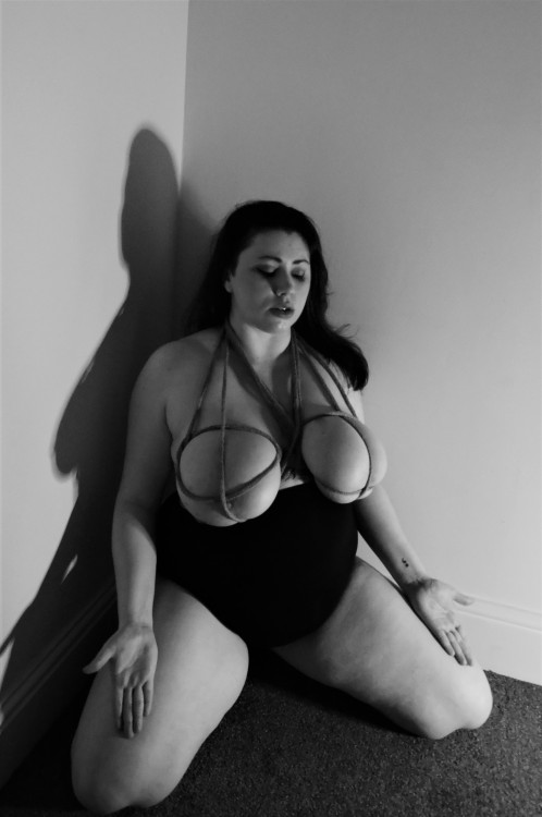 terraflarensfw: Self tie-  big breast bondage and a single low light.