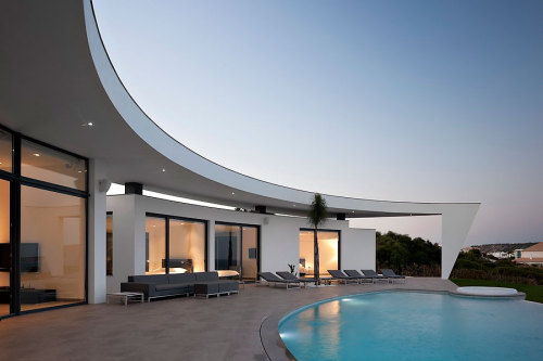 nonconcept:  Colunata House in Lagos, Portugal by Mario Martins Atelier. (Photography: FG-SG) 