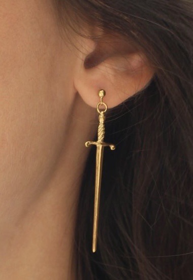 fridayiminlovemp3:dangle sword earrings my beloved <3