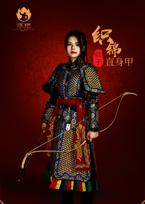 hanfugallery:women in chinese hanfu and armor by 温陈华之炼铠堂