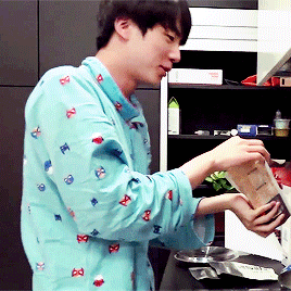 doona-baes:#choose your (salt bae) fighter