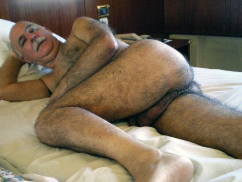 Young Guy Likes Daddies