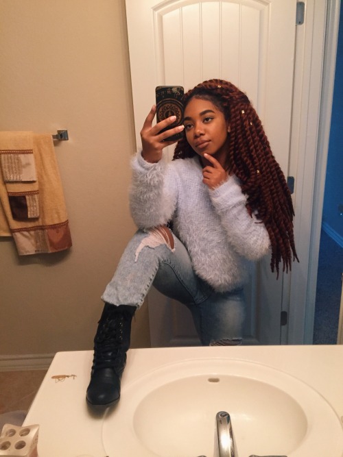 bootyneedslovin:  happy blackout ✨✨