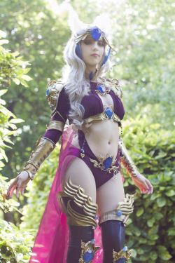 kamikame-cosplay:    Elementalist cosplay by  Kei SScene Cosplay   Photo by Near  