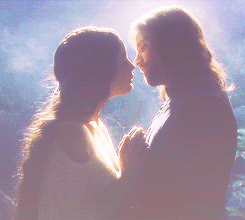   four gifs of Aragorn and Arwen [requested