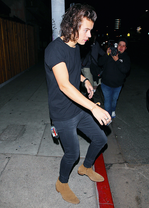 harrystylesdaily:  Harry leaving a club in LA 