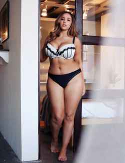 jwwilsey:i-want-spankings:  thenewbojay:lovefigures:Jada Sezer by Rebel &amp; RomanceFollow LoveFigures for more gorgeous curvesor check out the Facebook Page  Awesome curves  WOW! 