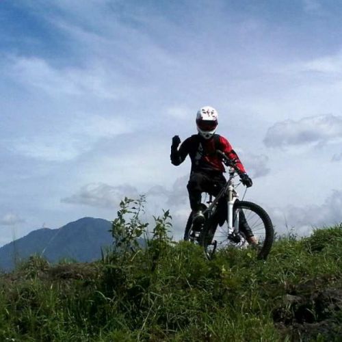 rezasilae:My life my adventure #polygoners #mtbholic #htc #manglayang #mtb