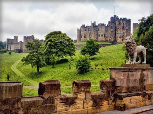 travel-photos-jha:  Medieval castle England 
