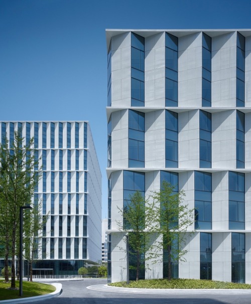 An office build cluster in Shanghai #ArchitectureDesign by gmp. bit.ly/1Pt1Tha #ChineseArchit