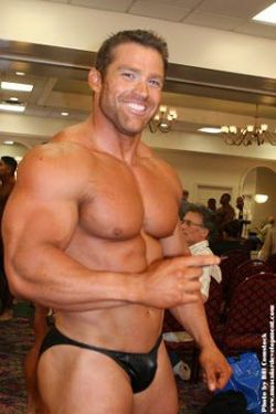 musclelover:  This guy seems a little bit