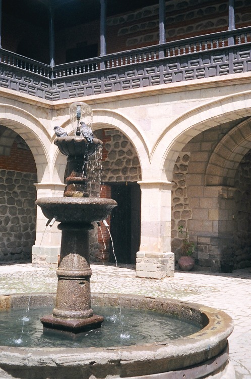 Fuente, Patio Interior, La Moneda, Potosí, Bolivia, 2006.