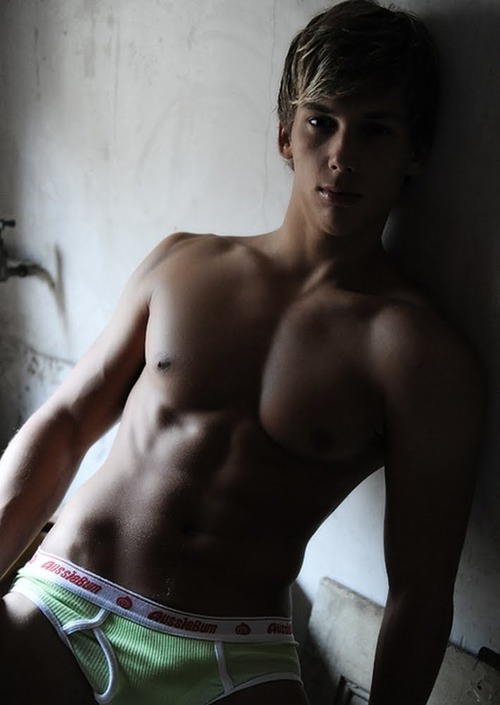 beautifulmaleimages:  tumblr batch upload bloadr.com (FB) 