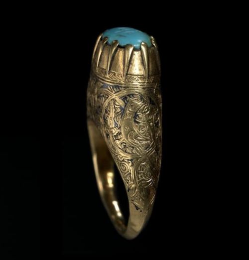 Seljuk nielloed gold and turquoise seal ring, dated to the 12th to 13th centuries CE. Source: Bonham