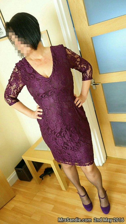 mrssandiexxx: Bank holiday Monday today. I’m off out soon, what are you all up to?