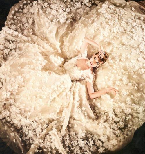 Falling for youELIE SAAB Bridal Ready-to-Wear Fall 2018 for Brides Magazine