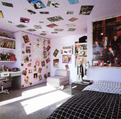 jpegfantasy:  A teenager’s bedroom.How