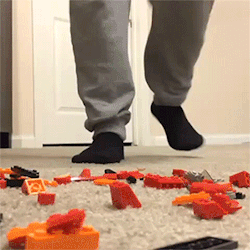 sizvideos:  How it really feels when stepping on a Lego - Video   Hilarious😄