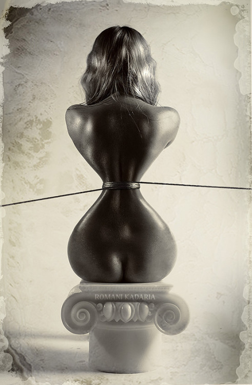 Sex hourglass by Romani Kadaria pictures