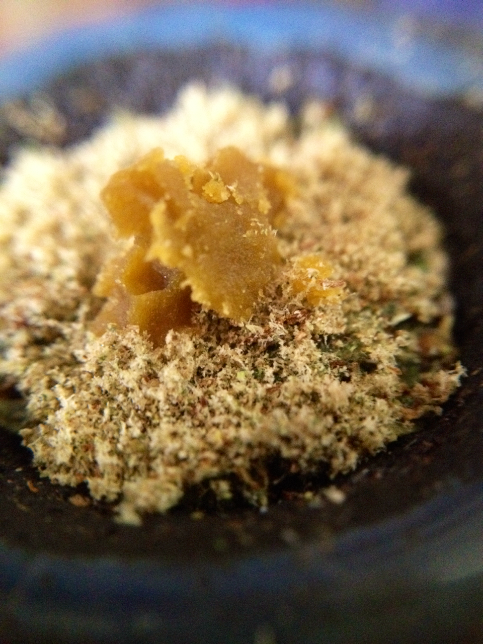 tiannajuana:  Quality wax on top of quality kief. Toasted 😎 