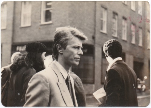 night-spell: David Bowie walking around Soho, London, 1983  |  davidbowienews.com