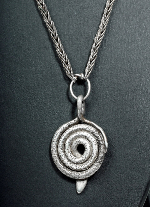 archaicwonder:Viking Silver Snake Pendant and Chain, Late 9th Century ADThe serpent form may relate 