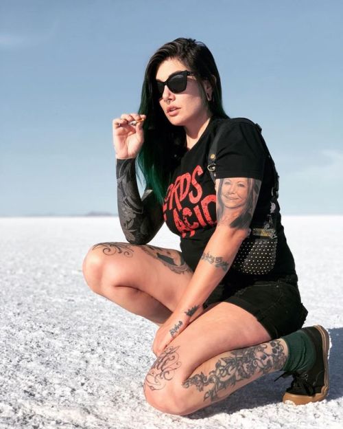 LORDS OF ACID #saltflats #kellykapow #lordsofacid #girlswithtattoos #greenhairdontcare  (at Bonnevil