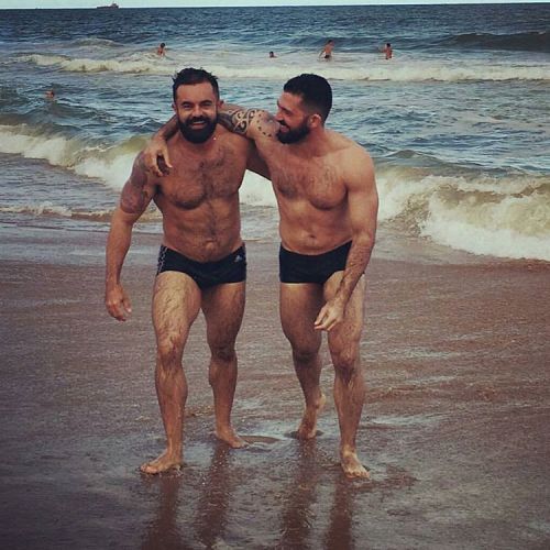 carasdesunga:  Gatos..  #carasdesunga #swimwear #sunga #gato #sarado #perfectbody #men #sexybody #praia #beach #gorgeous #macho #homem #follow #segue #sexy #muscle #homemgostoso #regram #mcw #mcm #meninspeedo #maninswimwear
