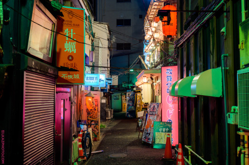 tokyostreetphoto:  Green & Pink, Shinjuku