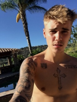 justinbieber:  Justinbieber&rsquo;s #selfie on Shots 