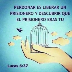 ampr64:  Perdonar es liberar un prisionero y descubrir que el prisionero eras tu. Lc 6.37 