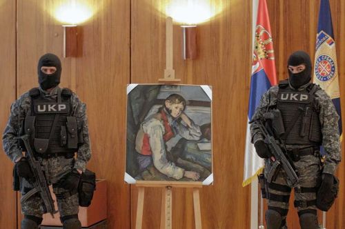 installator:“Members of Serbian police guard the stolen ‘The Boy in the Red Vest’ painting by French