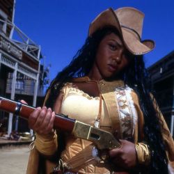 bigmommaqueenbee:  Lil Kim In “Gang Of Roses” (2003)