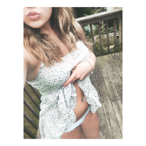 sick-but-smiling: •pudgy thighs and floral dresses•