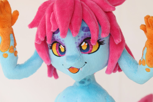 slugboxcreatureart:  nazegoreng: Check my Cteno plush I just finished. Every share helps <3  DA: http://fav.me/daqg2cg   Patreon: http://www.patreon.com/Nazegoreng @slugboxcreatureart  LOOK AT THISSSSS